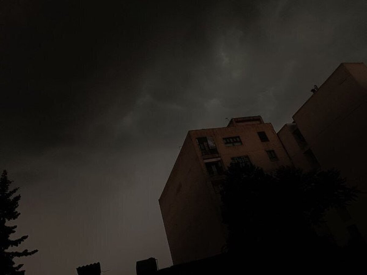 عکس | آسمان کرج در روز تاریک شد!