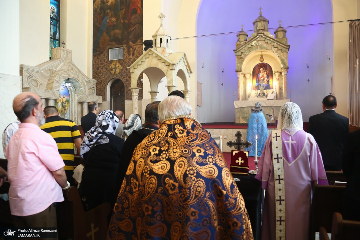عکس | برگزاری مراسم بزرگداشت امام خمینی (ره) در کلیسای «سرکیس مقدس»