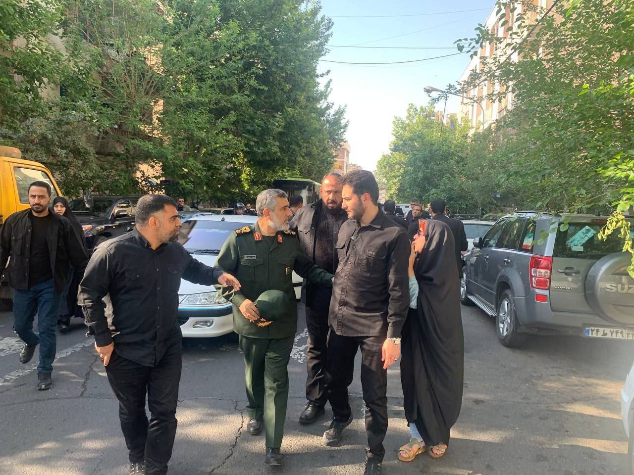 عکس | مقامات کشوری و لشکری در تشییع رئیس جمهور