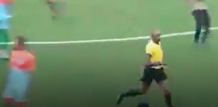 عکس | داور فوتبال وسط زمین به شکل وحشتناکی به قتل رسید!