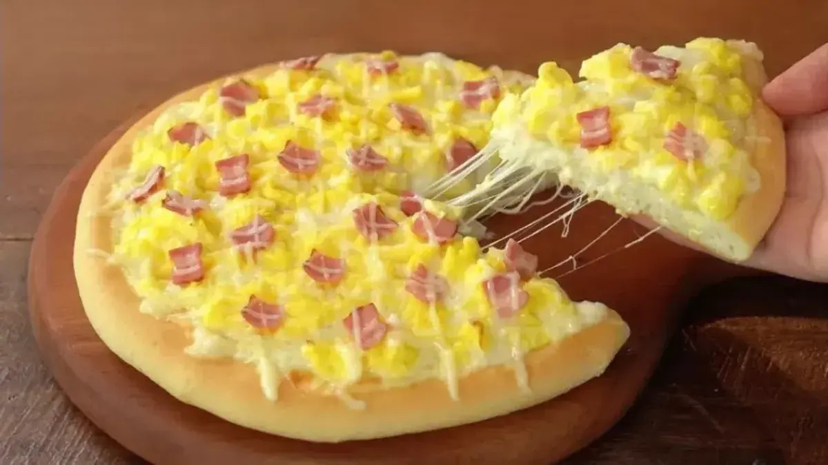 ویدیو | به راحتی پیتزا تخم مرغ درست کنین! یکی از خوشمزه ترین غذاهای ممکن!
