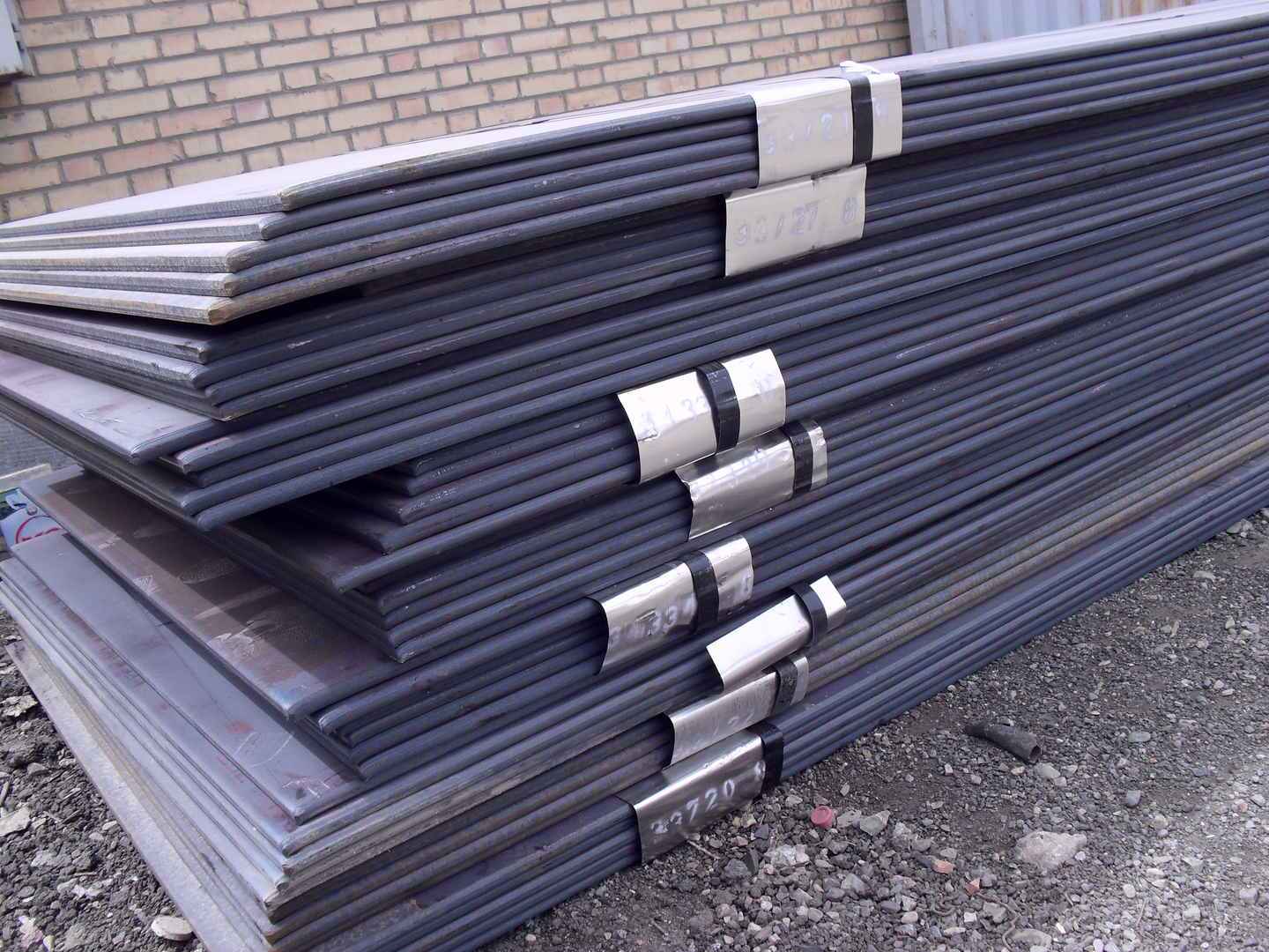 چرا قیمت ورق S235JR در سایت فروش آهن مختلف، متفاوت است؟