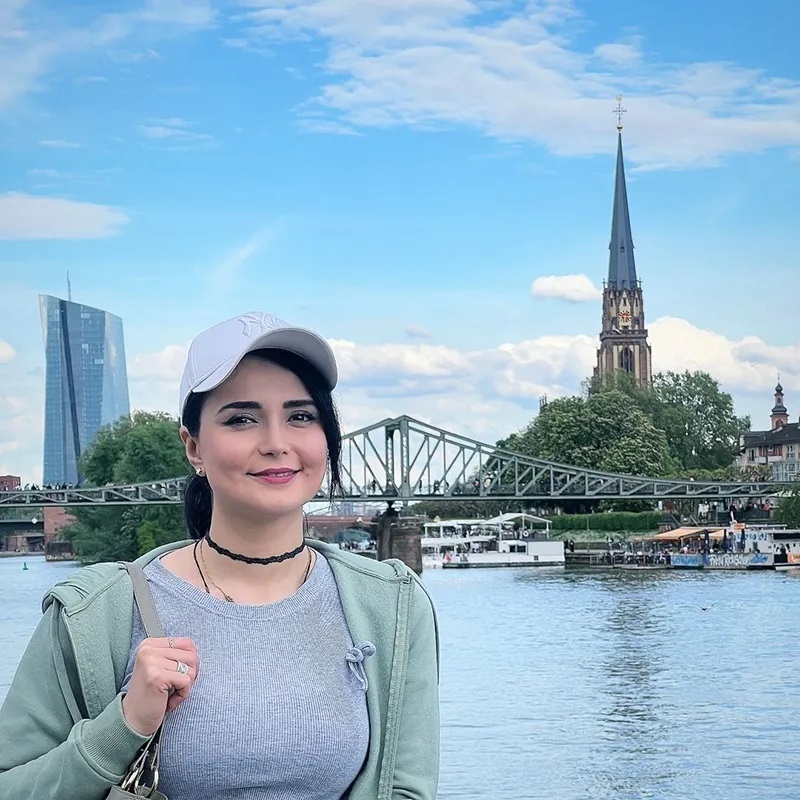 عکس | مجری تلویزیون تا به آلمان رسید تغییر سبک و استایل داد!