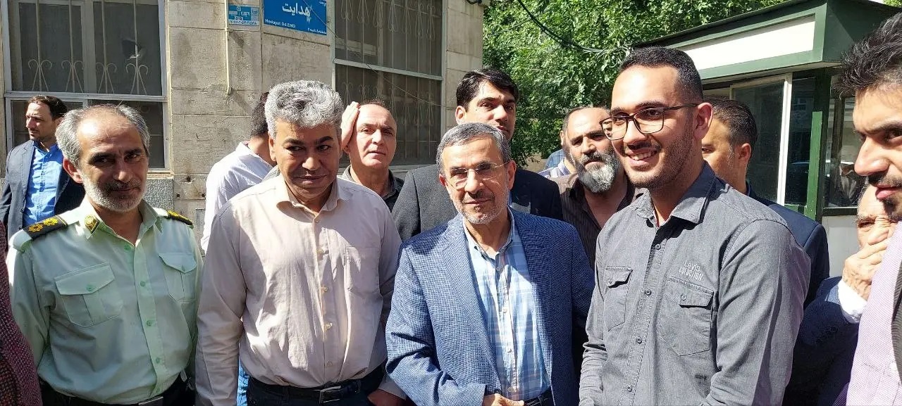 عکس | احمدینژاد و طرفدارانش در نارمک عکس | احمدینژاد و طرفدارانش در نارمک