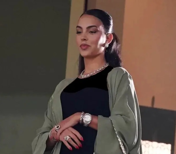 عکس | نمایی از کلکسیون بی نظیر جواهرات ۵ میلیون دلاری همسر رونالدو عکس | نمایی از کلکسیون بی نظیر جواهرات ۵ میلیون دلاری همسر رونالدو