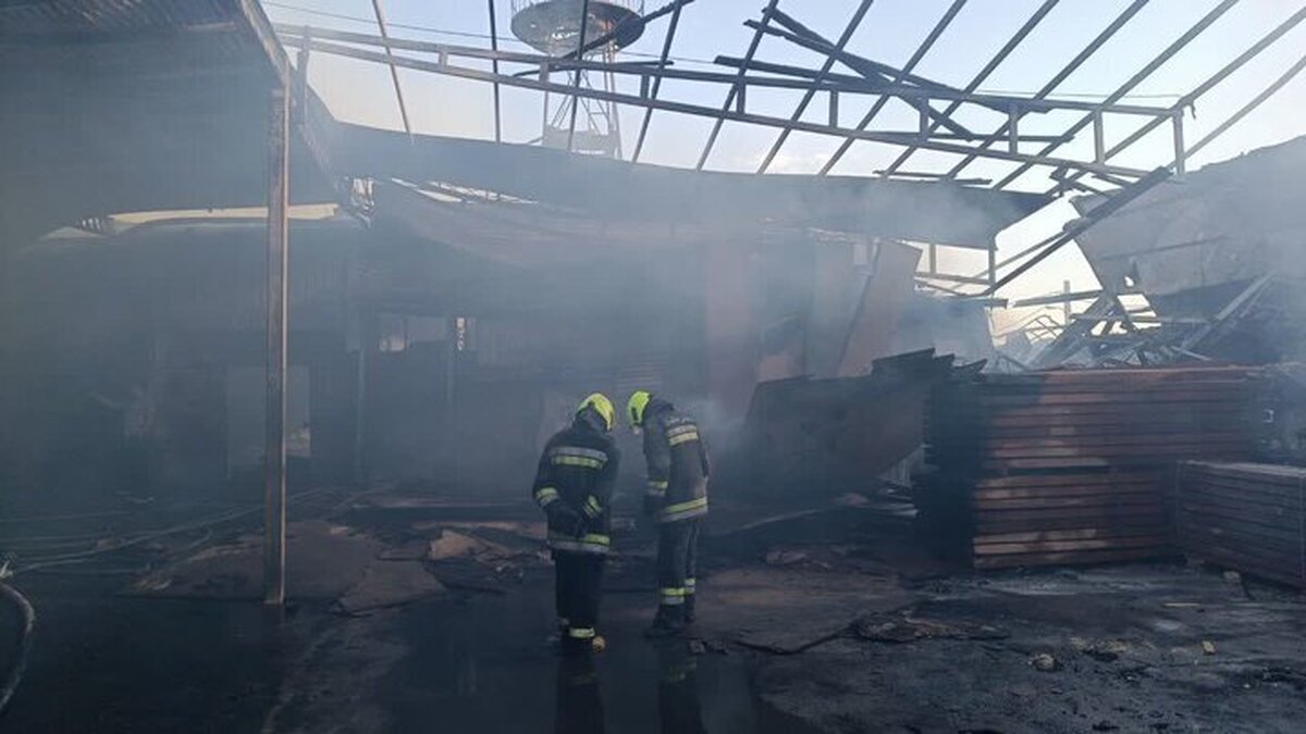 آتش‌سوزی مهیب در خیابان امام خمینی اصفهان
