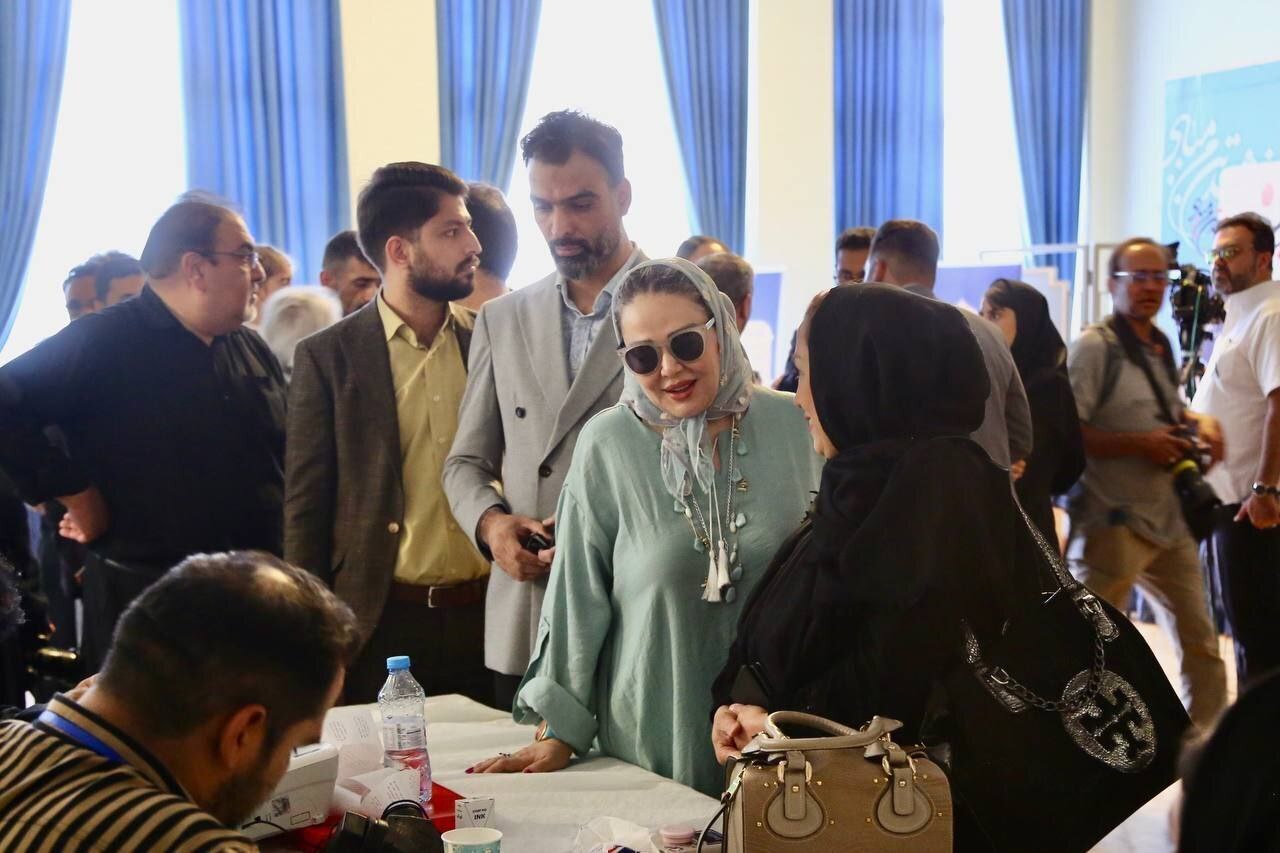 عکس | بهاره رهنما با این استایل به پای صندوق رای رفت! عکس | بهاره رهنما با این استایل به پای صندوق رای رفت!