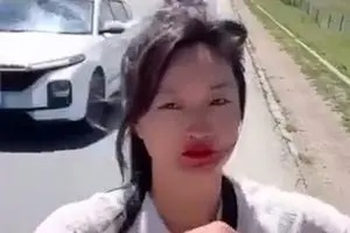 ویدیو | لحظه وحشتناک له شدن زنی در خیابان هنگام لایو گرفتن!