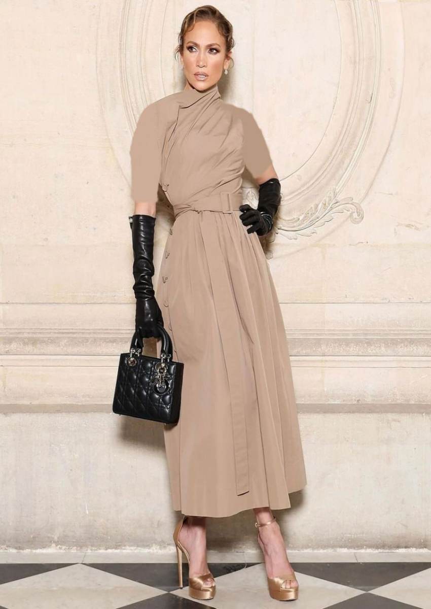 عکس | این بانو همیشه خوش می‌درخشد! استایل بی نظیر جنیفر لوپز در فشن شوی لباس دست‌دوز