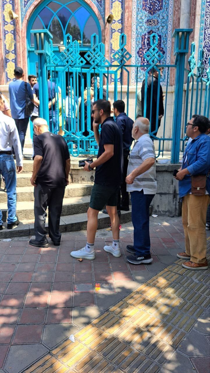 عکس | اتفاق عجیب! نوع پوشش اجازه رای دادن به این شهروند نداد!