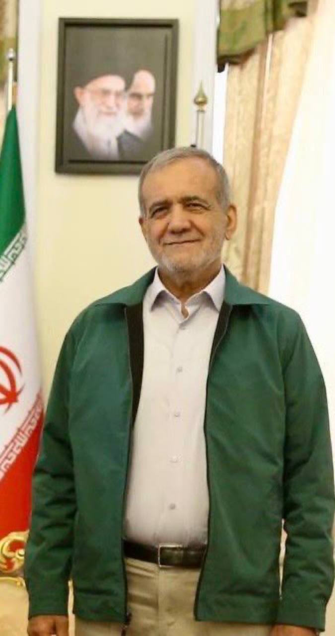 عکس پزشکیان لباس عوض کرد! | رنگ جدید توجه همه را جلب کرد!