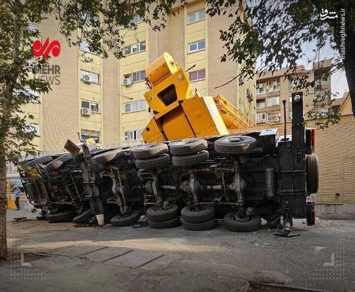 سقوط جرثقیل در تهران حادثه آفرید!