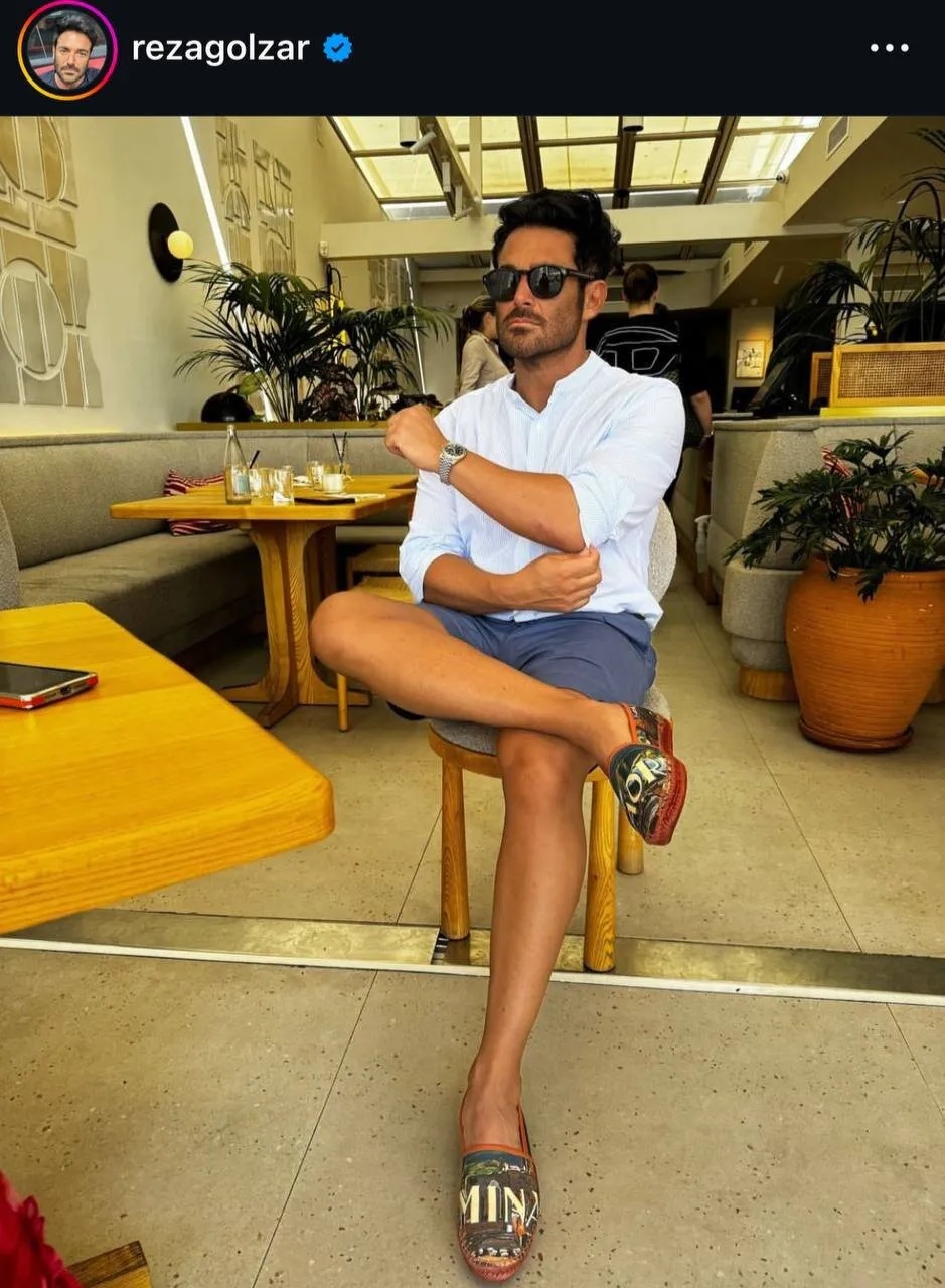 عکس | کفش‌های لاکچری و متفاوت گلزار در یک کافه!