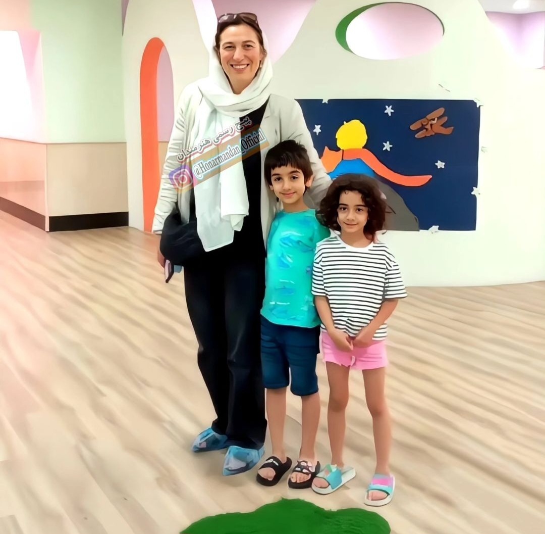 عکس | خانم بازیگر وقتش را به دوقلوهایش اختصاص داده است!