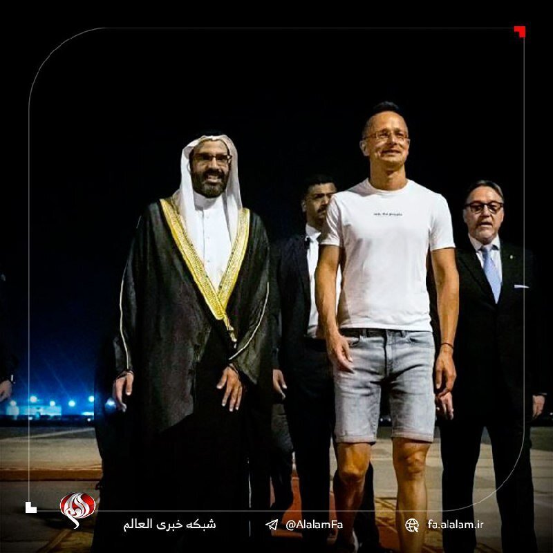 عکس | لباس نامتعارف و توهین آمیز وزیر مجارستان در دیدار با مقام بحرینی!