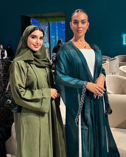 عکس | جورجینا با استایل جذاب و چشمگیرش در عربستان