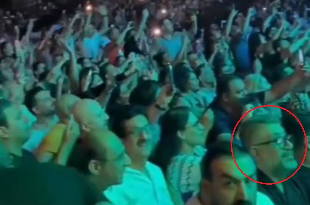 عکس | حضور رضا رشیدپور در کنسرت استانبول ابی واکنشهای زیادی داشت! عکس | حضور رضا رشیدپور در کنسرت استانبول ابی واکنشهای زیادی داشت!