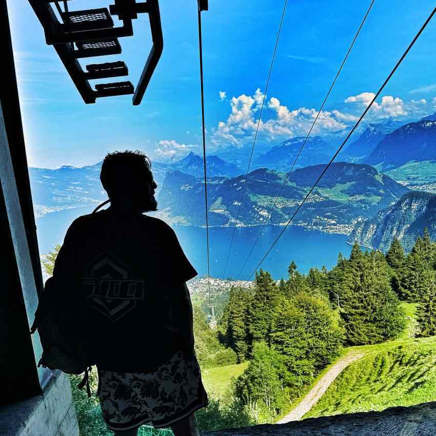 عکس | این بازیگر معروف هم مهاجرت کرد!