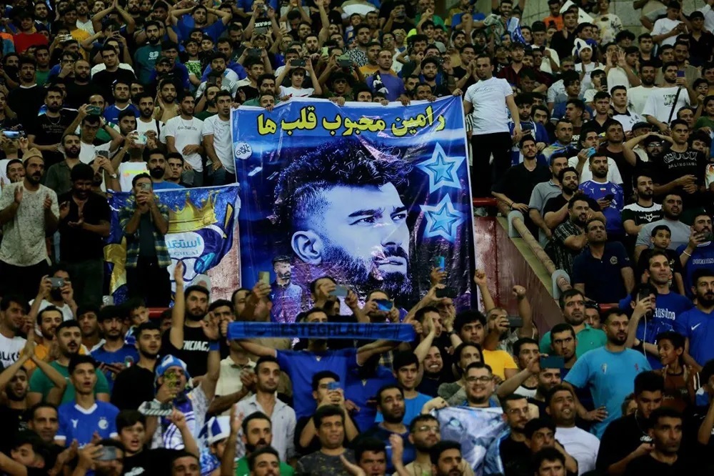 عکس | بنر جالب توجه و خاص هواداران استقلال در بازی دیشب!