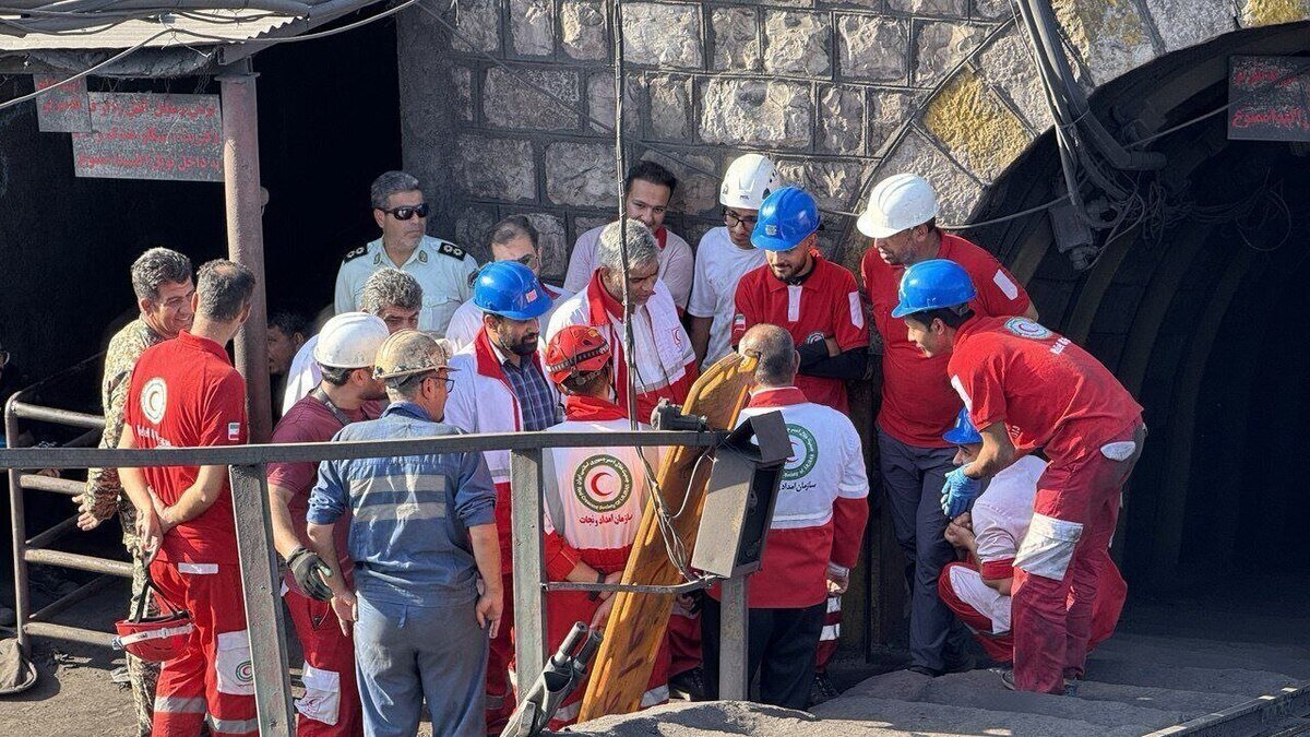 پایان عملیات امداد حادثه معدن طبس بعد از حدود ۸۰ ساعت | انتقال پیکر آخرین فرد محبوس