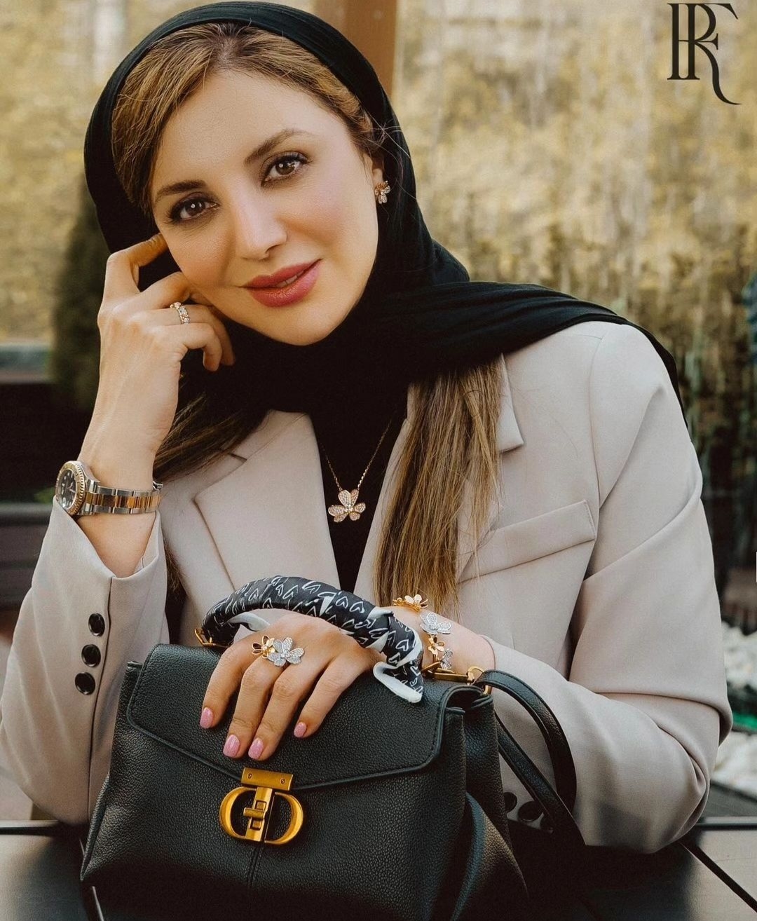 عکس | تصاویر این خانم بازیگر با مدل‌ها مو نمی‌زند!