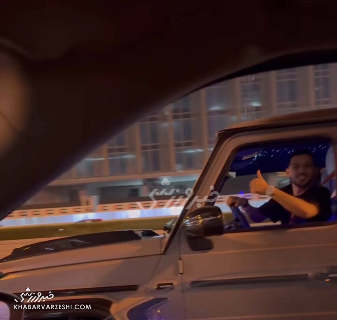 عکس | فخرفروشی مهدی قایدی با بنز G-Class در خیابان‌های دبی!