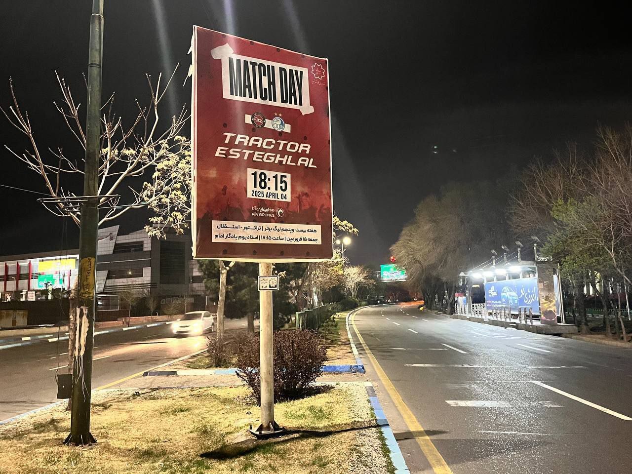 بیلبورد‌های قرمز در تبریز در آستانه بازی بزرگ