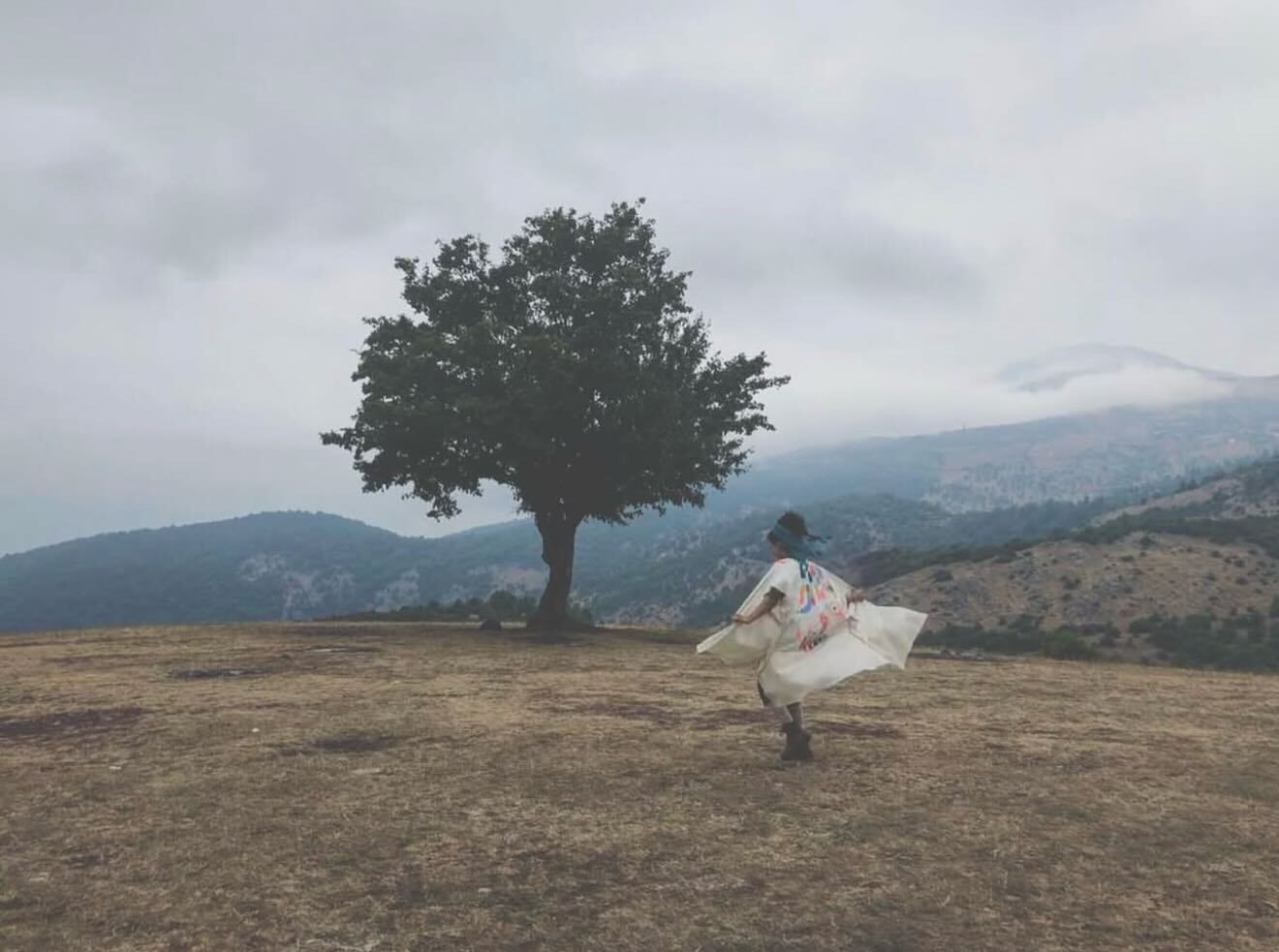 عکس | وقتی الناز شاکردوست با طبیعت ست شد! استایل خاص و متفاوت