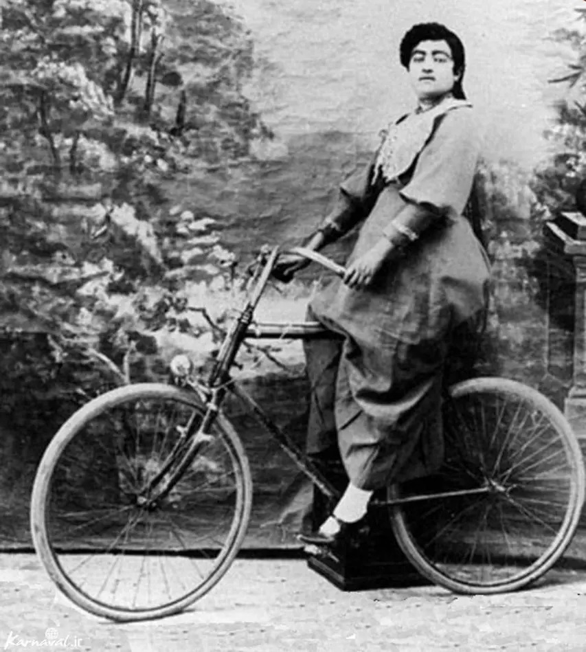 عکس | تصویری جالب از دوچرخه‌سواری دختر ناصرالدین شاه