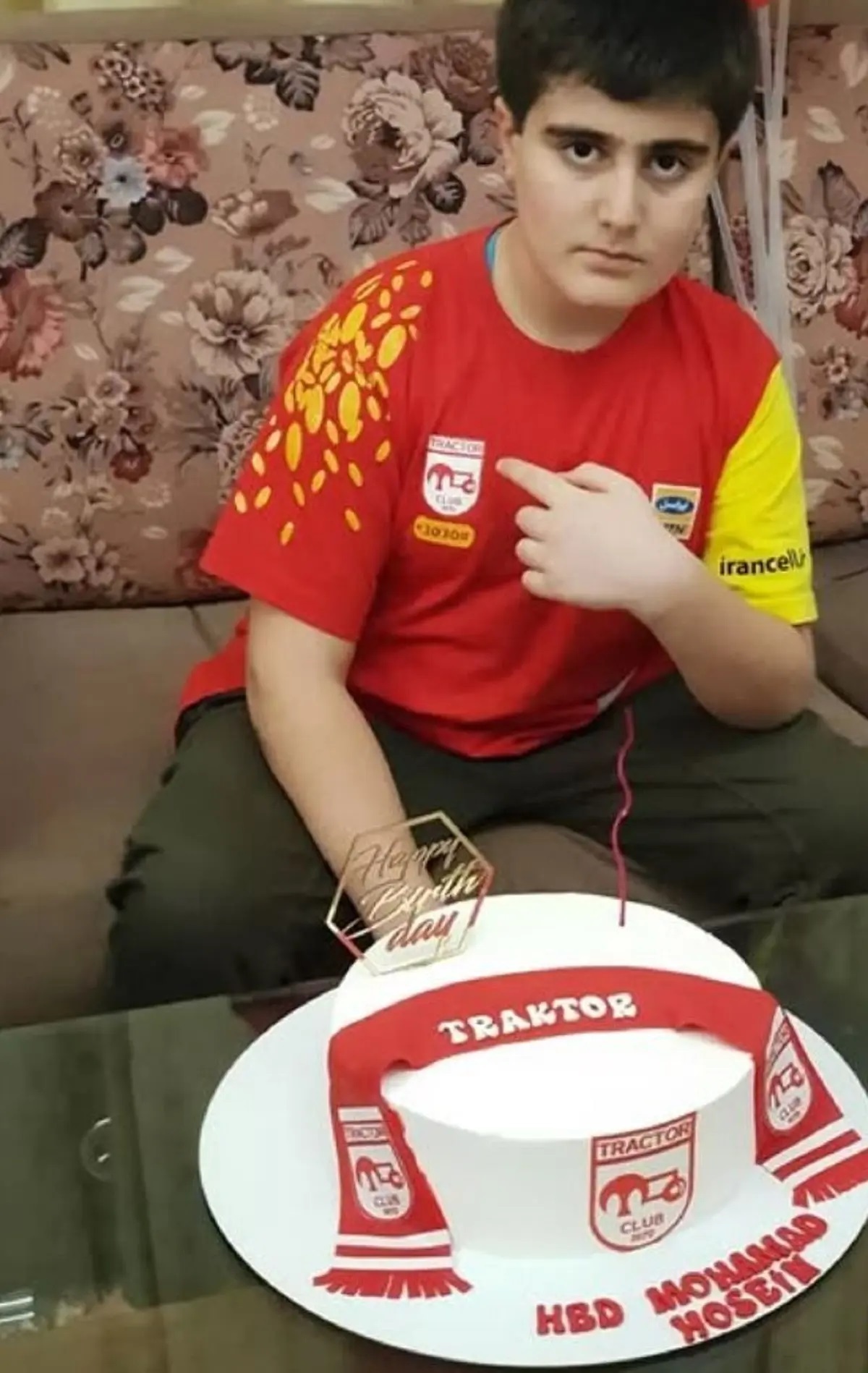 عکس | کیک تولد نوه مسعود پزشکیان با لوگوی ویژه تراکتور! عکس | کیک تولد نوه مسعود پزشکیان با لوگوی ویژه تراکتور!