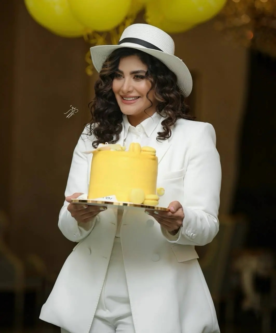 عکس | جشن تولد بهار قاسمی بازیگر و بازیکن قهار مافیا با استایلی شیک و جذاب