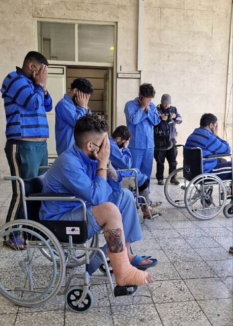 دستگیری ۶ نفر از اراذل و اوباش قمه کش در خیابان بهشتی | شاکی : پسرم دستانش را از دست داد دستگیری ۶ نفر از اراذل و اوباش قمه کش در خیابان بهشتی | شاکی : پسرم دستانش را از دست داد