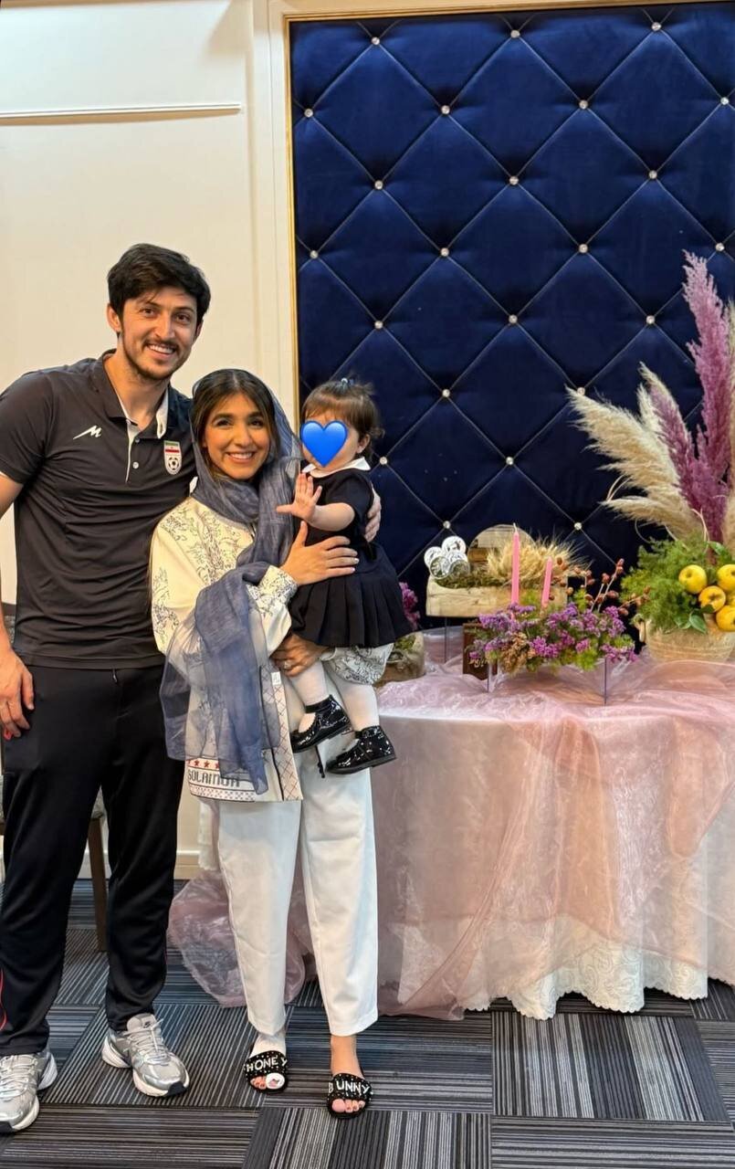 عکس | تصویری عاشقانه از سردار آزمون و خانوادهاش کنار سفره هفتسین عکس | تصویری عاشقانه از سردار آزمون و خانوادهاش کنار سفره هفتسین