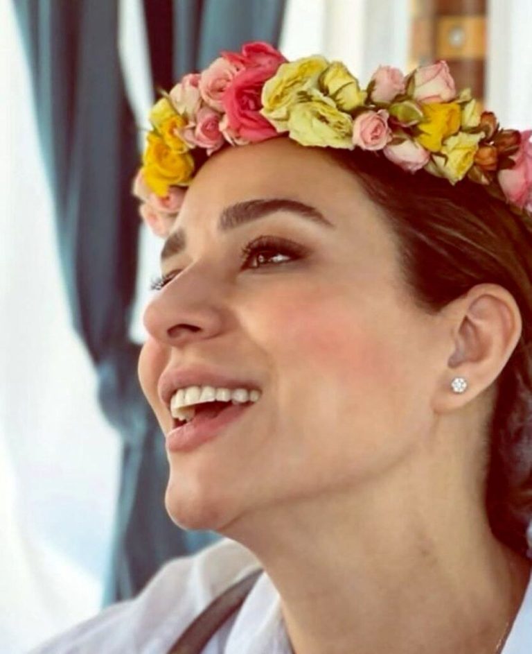 عکس | تبریک بهاری منحصر‌به‌فرد سبک سحر دولتشاهی با تاج گل