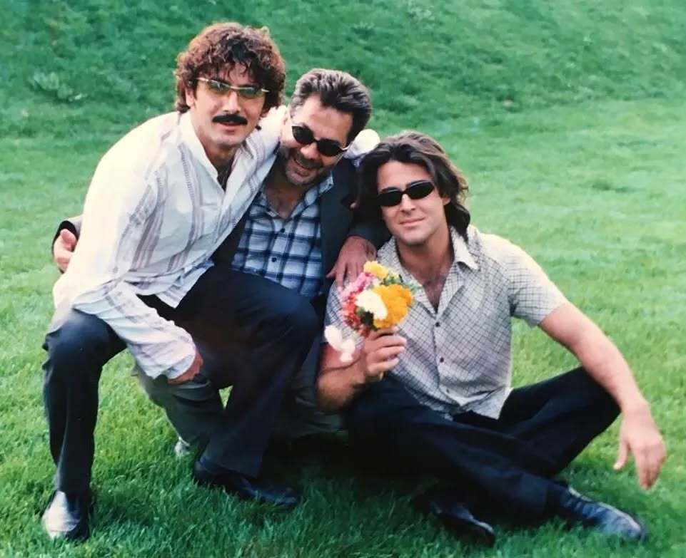 عکس | تصویری قدیمی از زمانی که پز دادن سبکِ زندگی محمدرضا گلزار نبود!