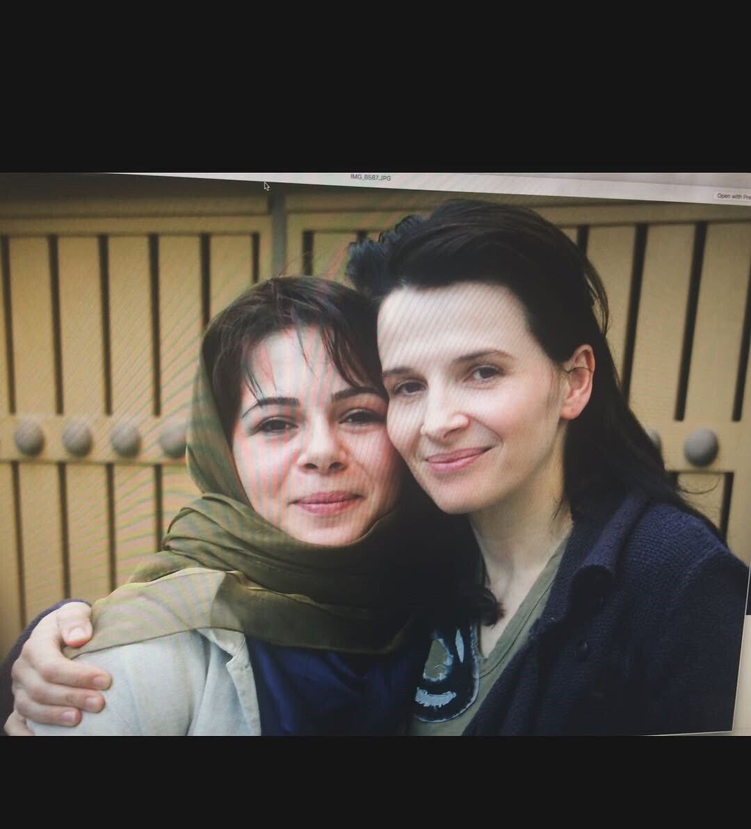 عکس | تصویری از مستانه مهاجر در آغوش بازیگر معروف فرانسوی