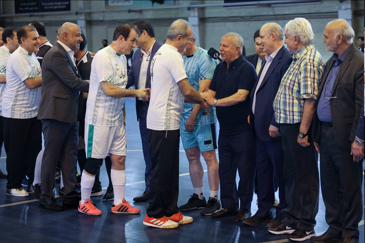 عکس | رودررویی متفاوت و جالب علی پروین با مسعود پزشکیان! عکس | رودررویی متفاوت و جالب علی پروین با مسعود پزشکیان!