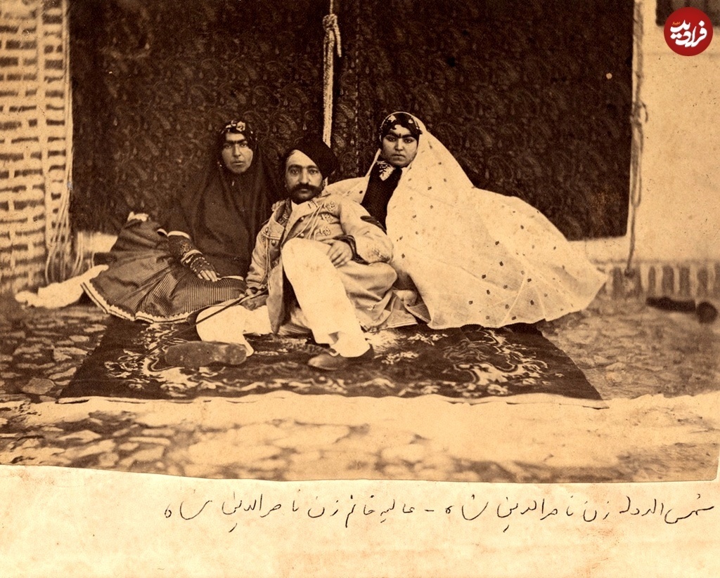 عکس | ژست جالب ناصرالدین شاه کنار زنان حرمسرا!