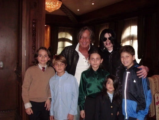 عکس | مایکل جکسون را در کنار فرزندانش ببینید