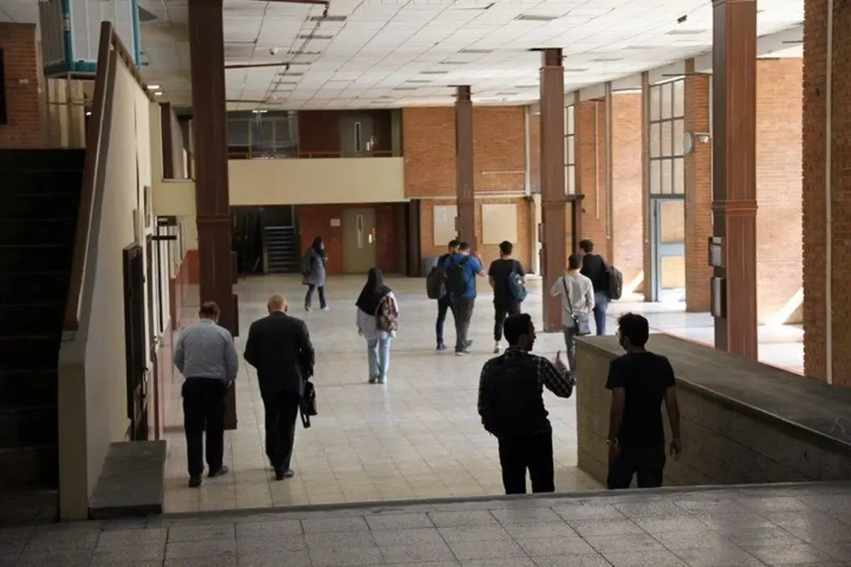 دانشجویان
