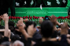 حضور جمعی از هنرمندان در مراسم وداع رهبر شهید